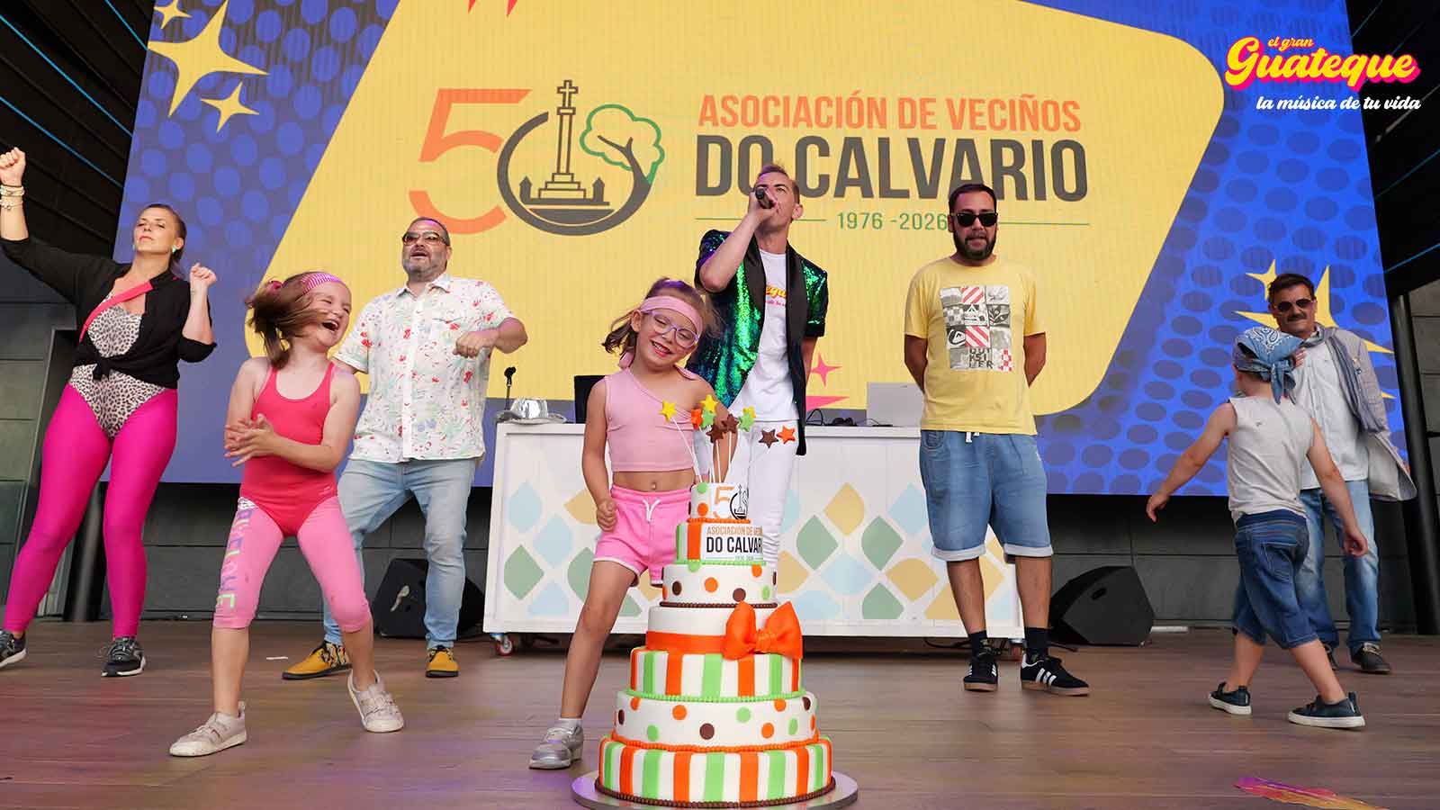Público disfrutando de EL GRAN GUATEQUE en Vialia Vigo
