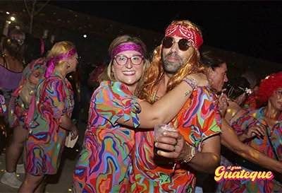 Pareja vestida de la d�cada de los 60 en el Guateque