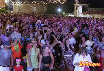 El p�blico cantando en la fiesta del Guateque