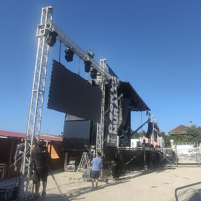Rider tcnico EGG 004 con escenario mvil y grand support