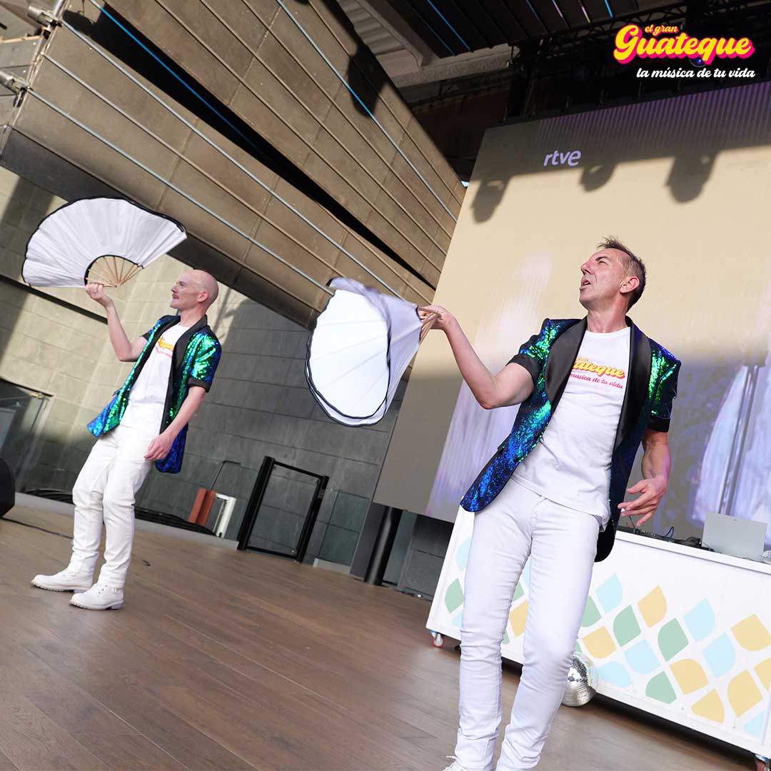 X.avi PetardPop y Edi FM durante una actuación de EL GRAN GUATEQUE